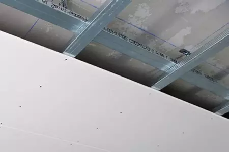 Abgehängte und direkt befestigte Decken