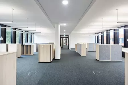 Modernes Bürogebäude auf traditionsreichem Grund