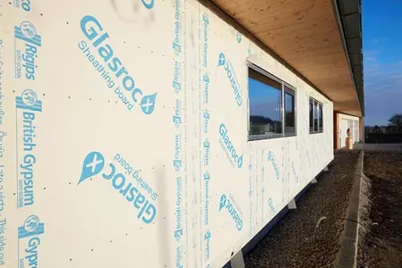 Rundum geschützte Fassaden im Holzbau