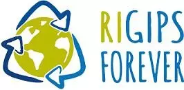 Grüne Welt mit Recycling-Symbol und Schriftzug "Rigips Forever"