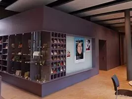 Kompakt Die Harte Rigips Die Harte Wand in einem Geschäft