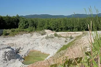 Naturgips Motiv Krater mit ein wenig Wasser