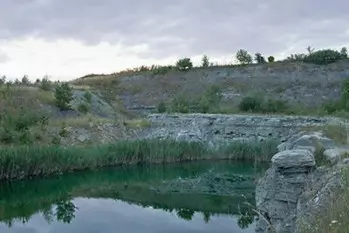 Naturgips Motiv Krater mit viel Wasser
