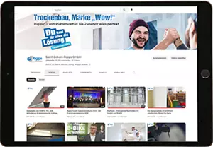 Ein Tablet auf dem die Rigips Webseite zu sehen ist