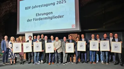 BDF Gruppenfoto Urkundenübergabe